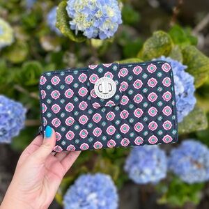 NWOT Vera Bradley Turnlock Wallet • Petal Dots